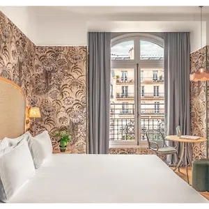 Miss Fuller Otel Paris